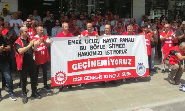 Karşıyaka'da 5 aydır maaş alamayan işçiler isyanda...
